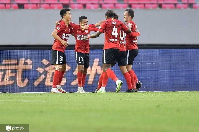 据全市场报道，穆里尼奥要求罗马补强后防，而罗马正在关注萨勒尼塔纳后卫皮罗拉。